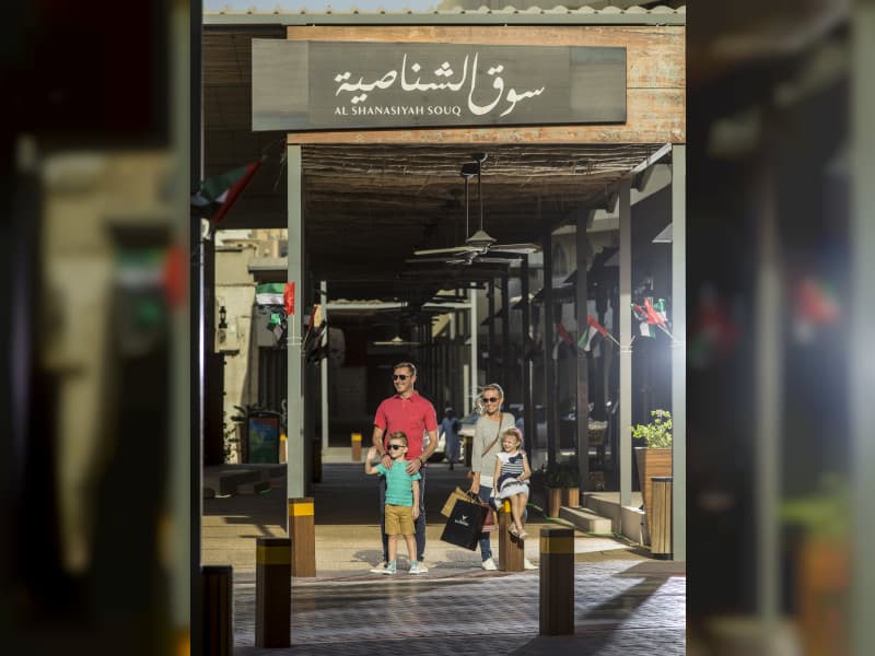 من دروب دبي إلى شمس العين... الأسواق الإماراتية تنبض بالماضي
