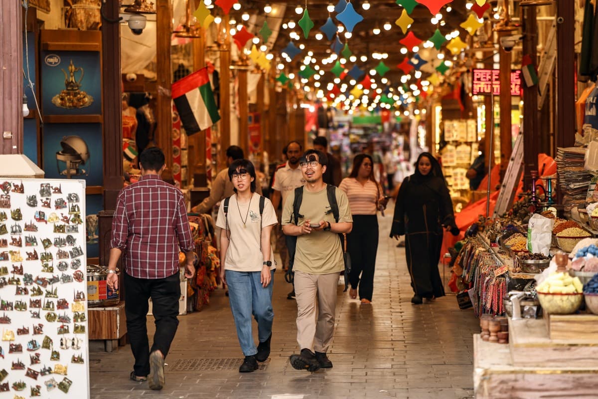 تعزيز اقتصاد التدفقات هكذا بُنِيت قاعدة التنويع في الإمارات خارج النفط