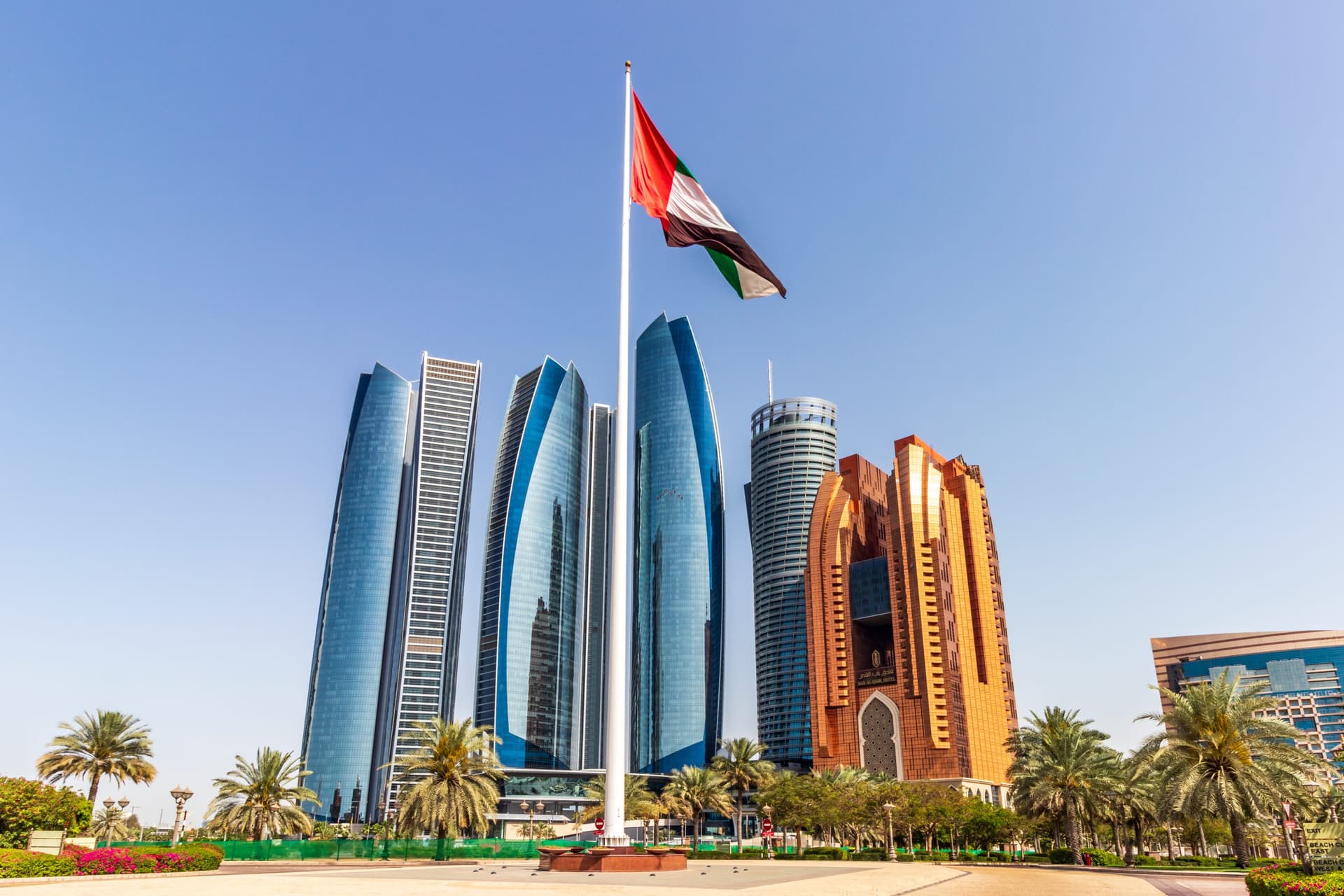 الإمارات تحافظ على موقعها بين أكثر الاقتصادات تنافسية في العالم